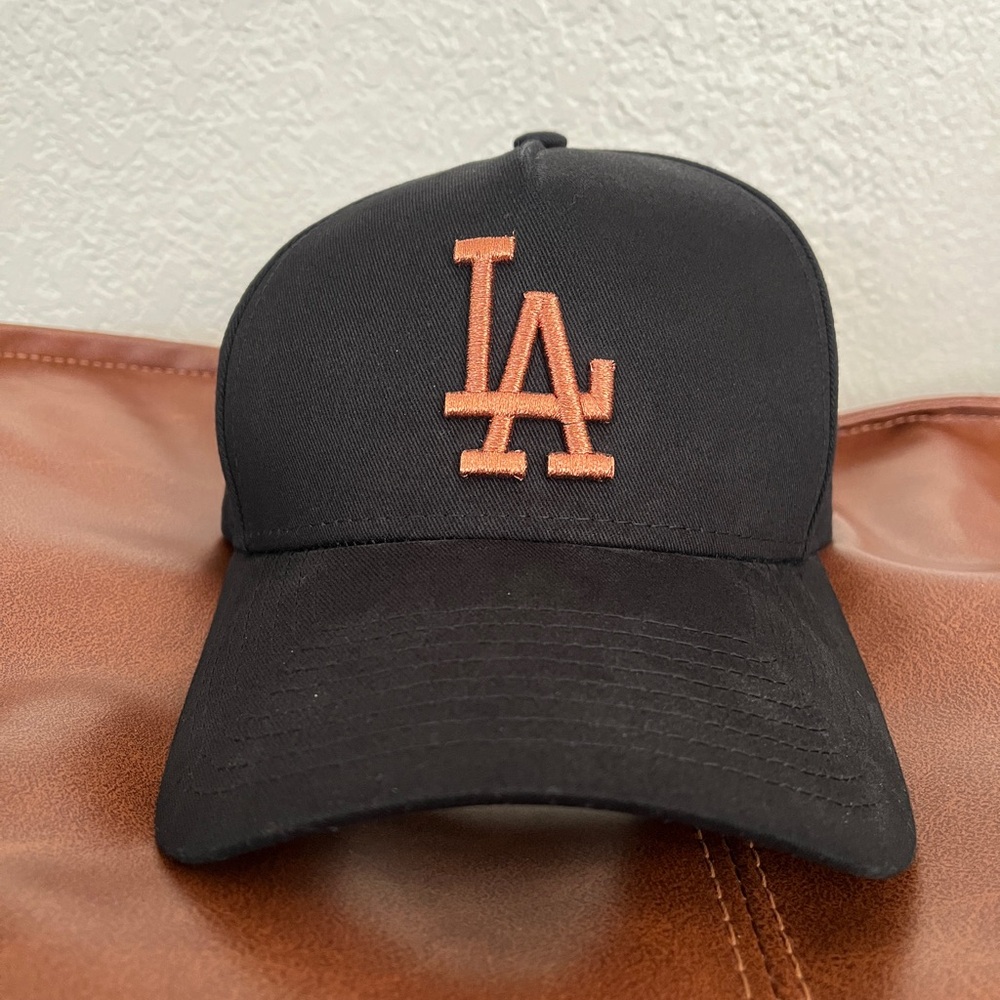 RARE! New Era 9FORTY Women’s Dodgers Adjustable Hat in Rose Gold